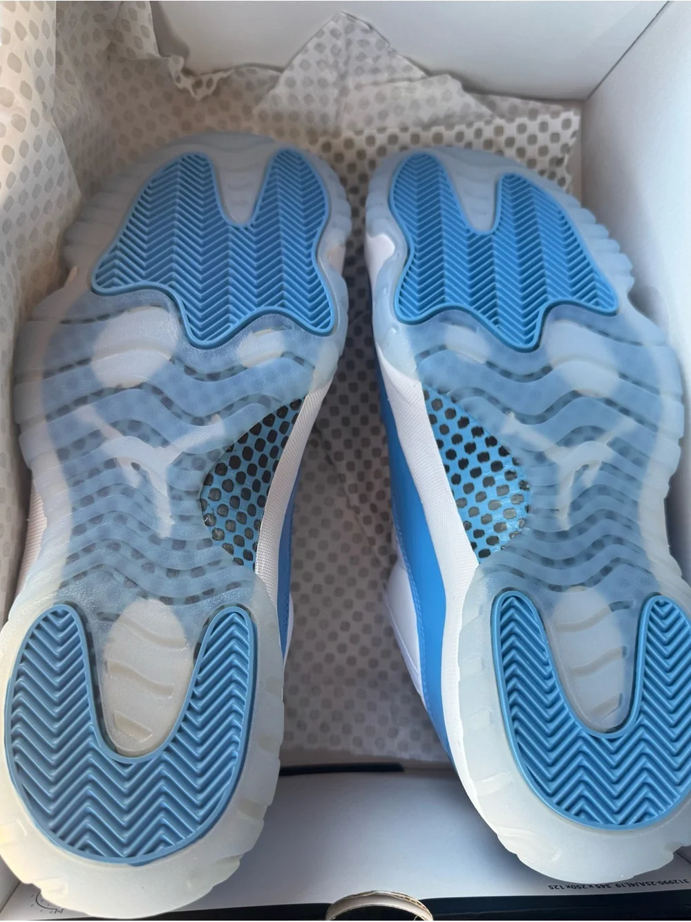 Jordan 11 low university blue men’s size 11
